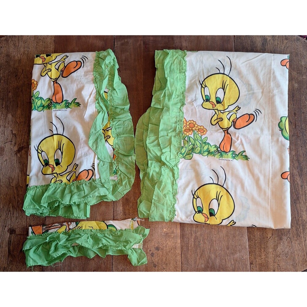 4pc VTG Tweety Bird Sylvester The Cat Warner Bros Inc. 1975 Curtains/Twin Spread
